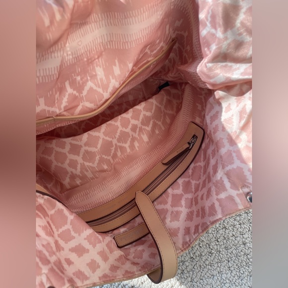 Riviera Tote - Metallic by Stella & Dot in Pristine Condition - Picture 5 of 6